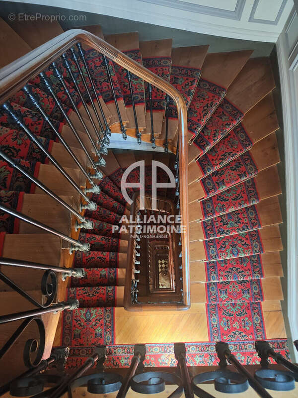 Magnifique escalier en coilmason  - Appartement à PARIS-8E