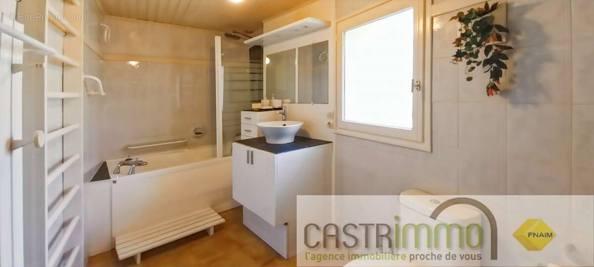 Maison à SAINT-HILAIRE-DE-BEAUVOIR