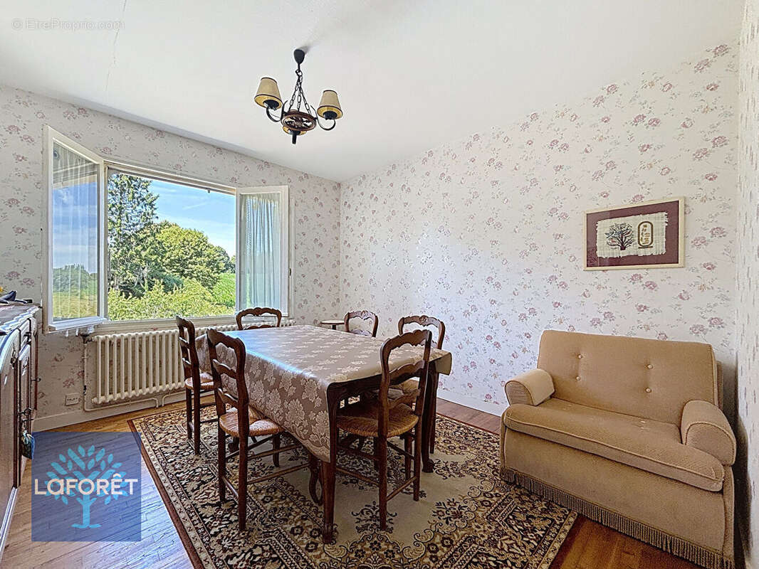 Maison à LOUVIGNE-DU-DESERT