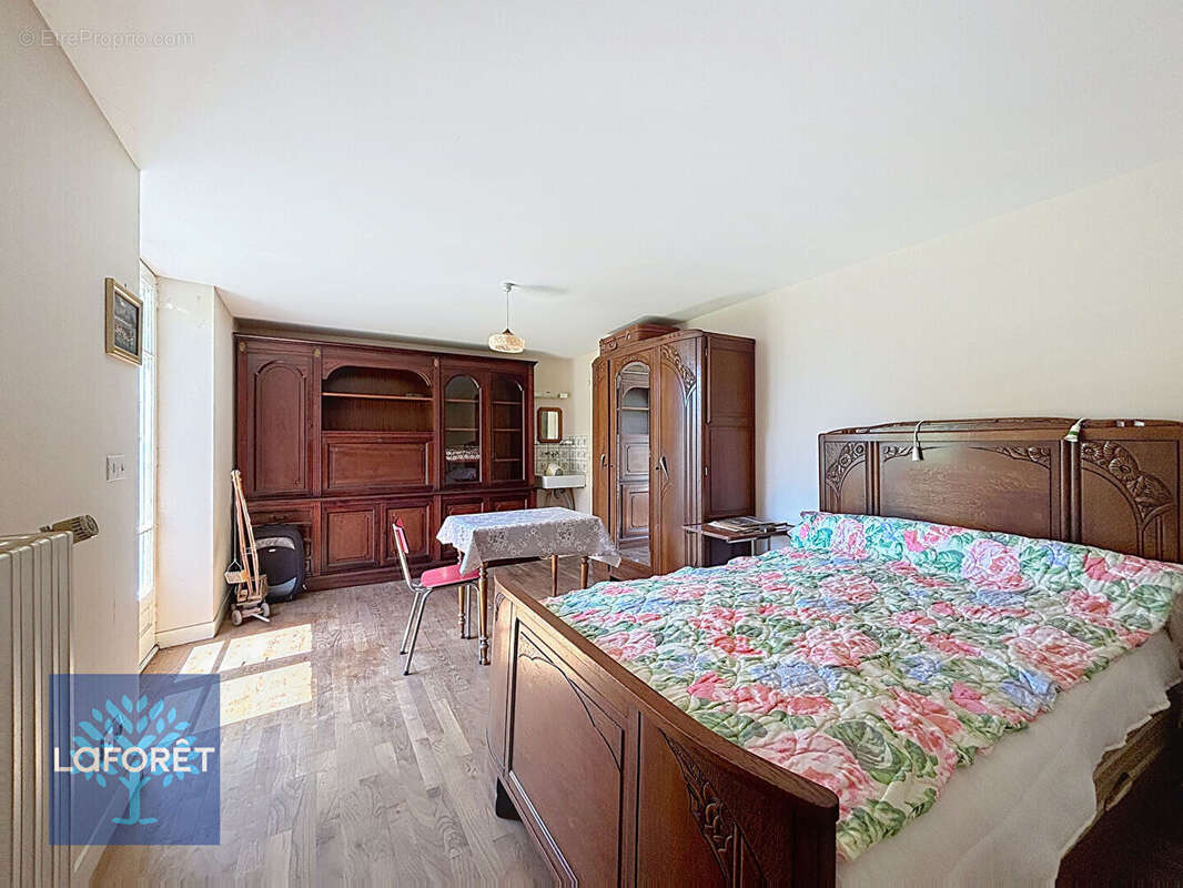 Maison à LOUVIGNE-DU-DESERT