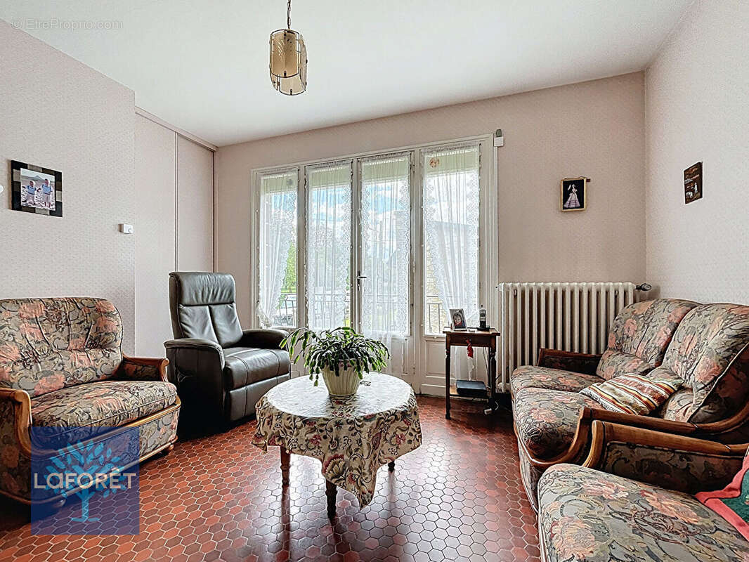 Maison à LOUVIGNE-DU-DESERT