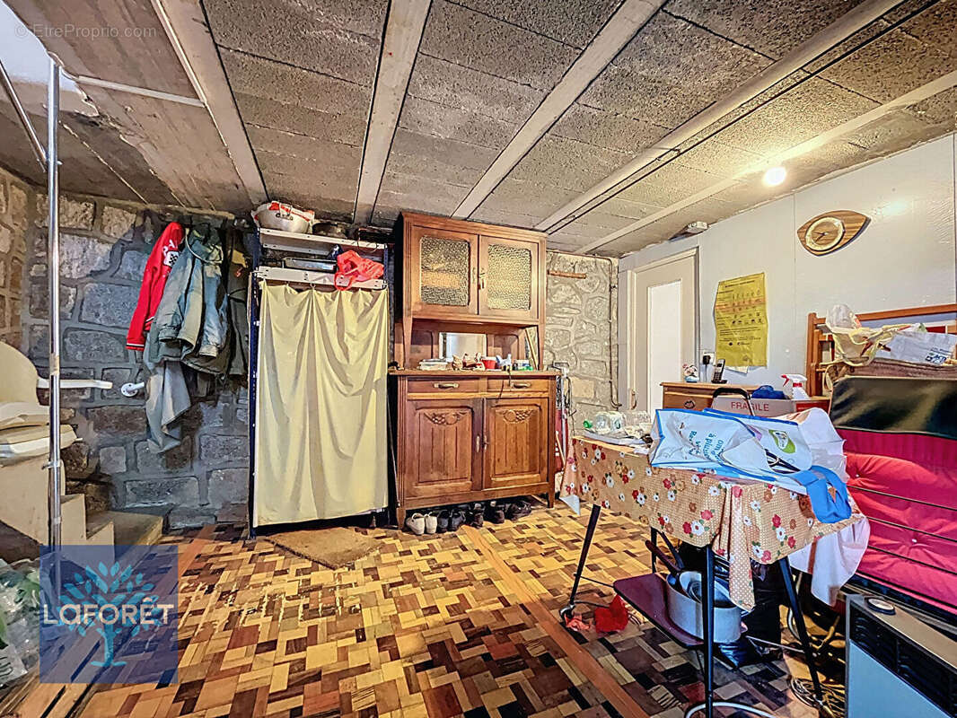 Maison à LOUVIGNE-DU-DESERT