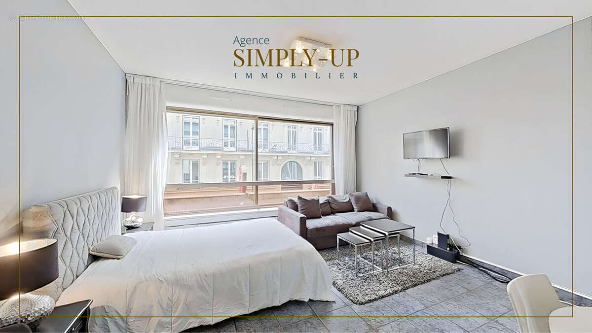 Appartement à PARIS-8E