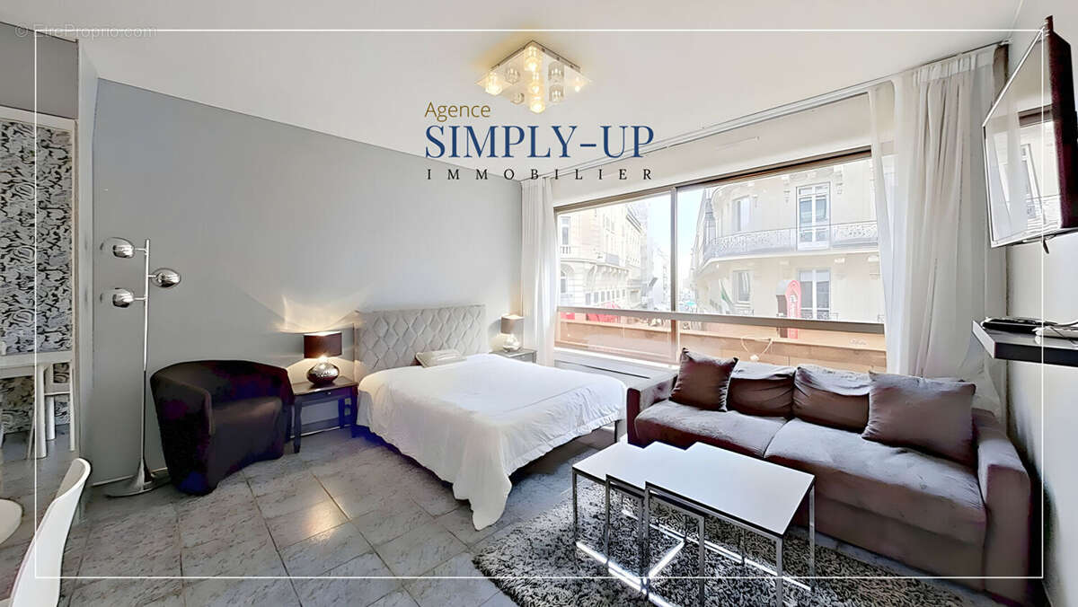 Appartement à PARIS-8E