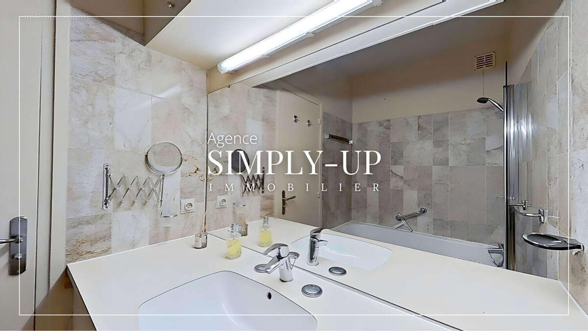 Appartement à PARIS-8E