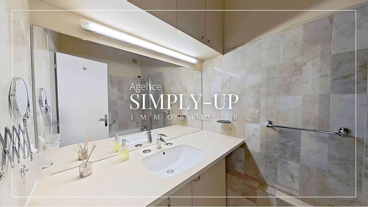 Appartement à PARIS-8E