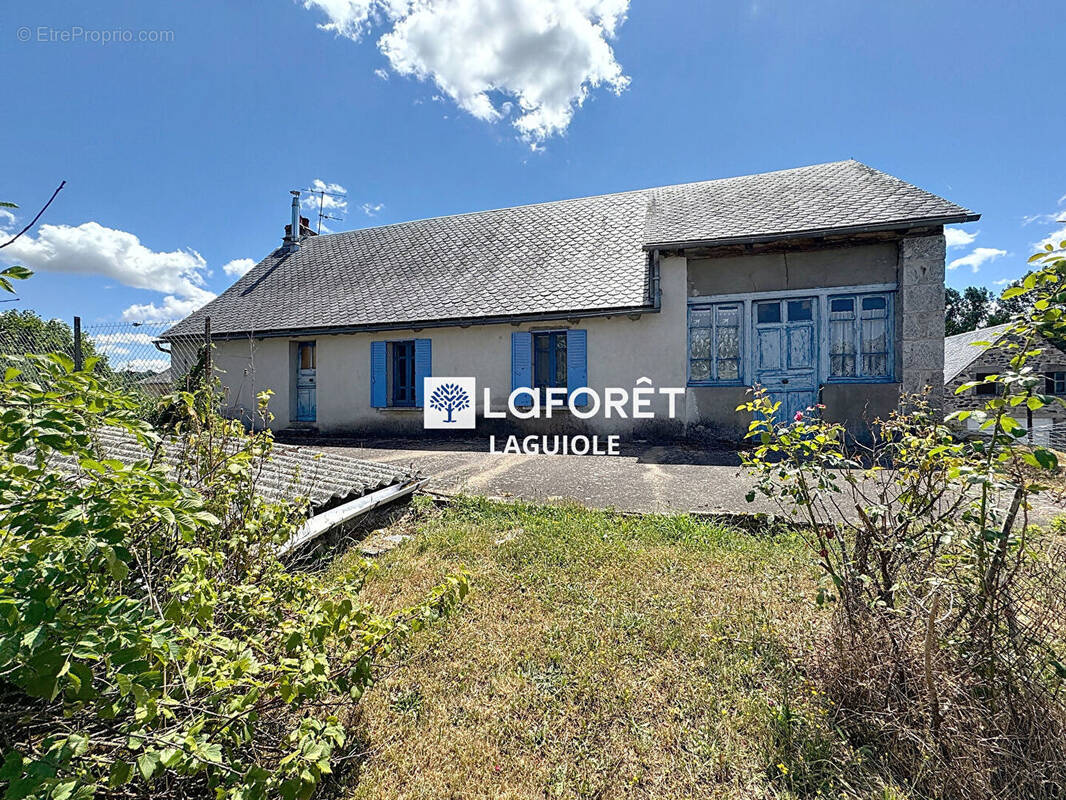 Maison à SAINTE-GENEVIEVE-SUR-ARGENCE