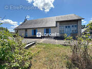 Maison à SAINTE-GENEVIEVE-SUR-ARGENCE