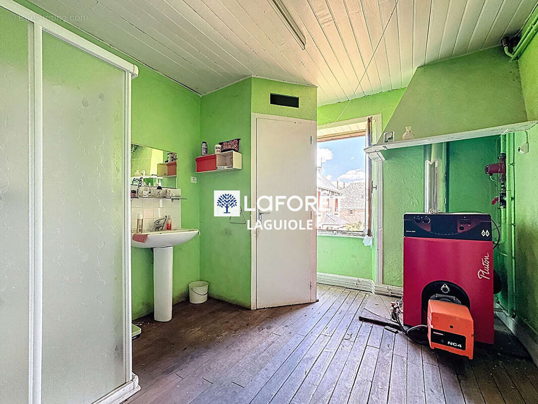 Maison à SAINTE-GENEVIEVE-SUR-ARGENCE