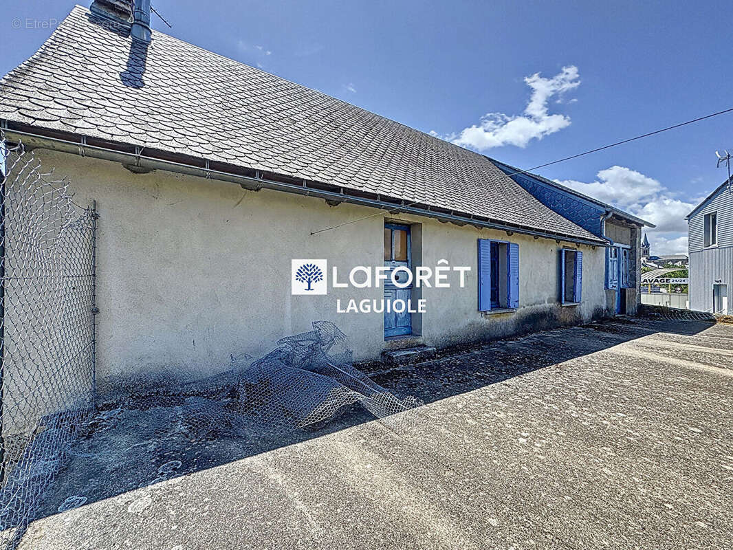 Maison à SAINTE-GENEVIEVE-SUR-ARGENCE