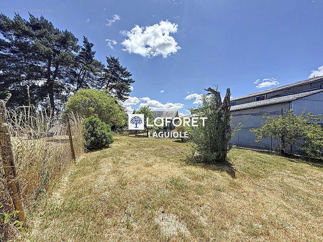 Maison à SAINTE-GENEVIEVE-SUR-ARGENCE