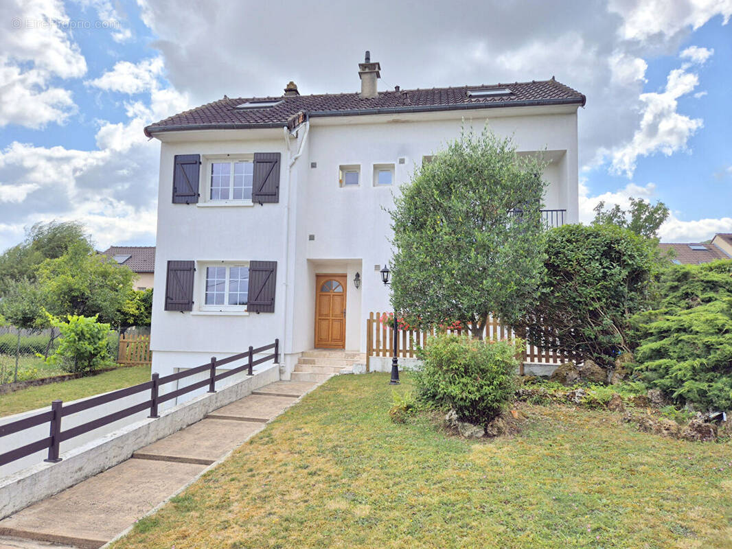 Maison à FONTENAY-LE-FLEURY