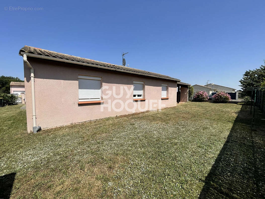 Maison à LA SALVETAT-SAINT-GILLES