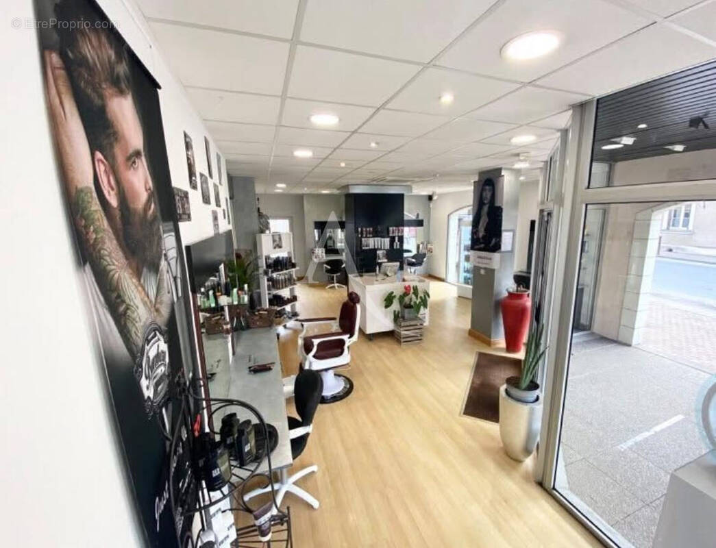 Commerce à LES PONTS-DE-CE