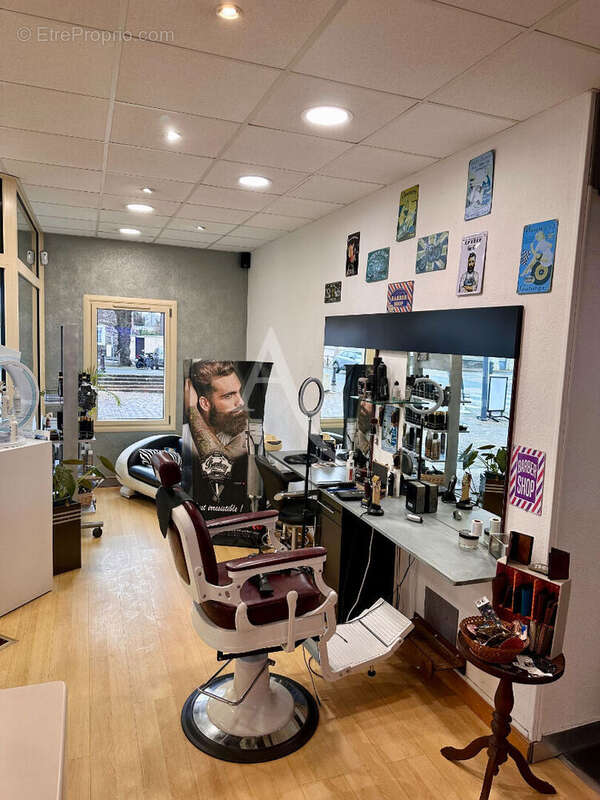 Commerce à LES PONTS-DE-CE