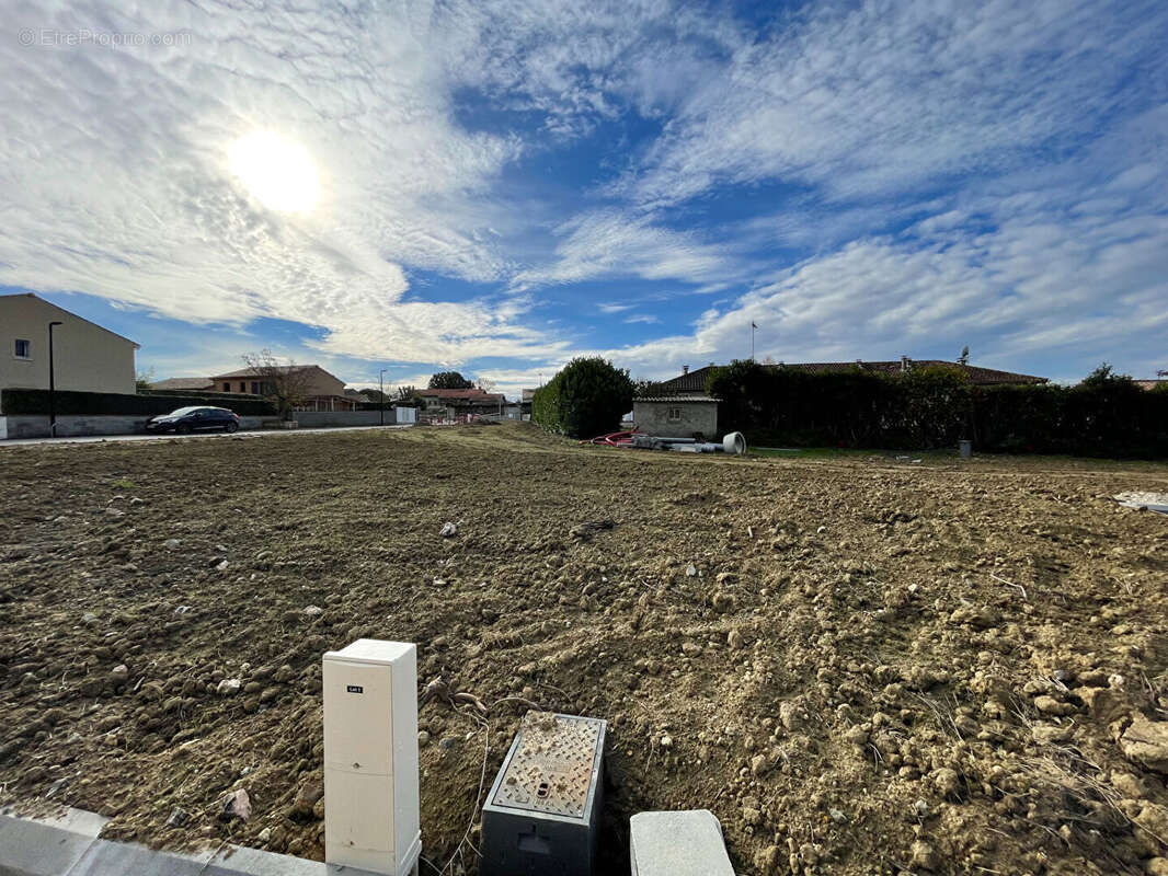 Terrain à AYGUESVIVES