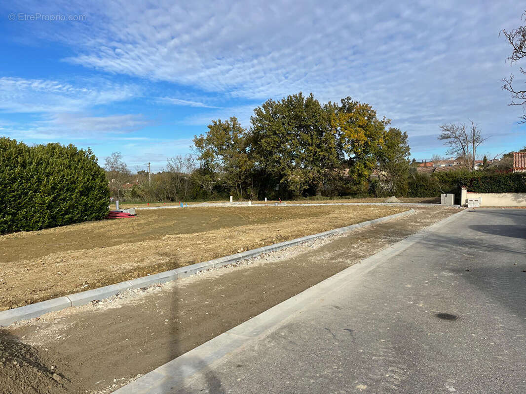 Terrain à AYGUESVIVES