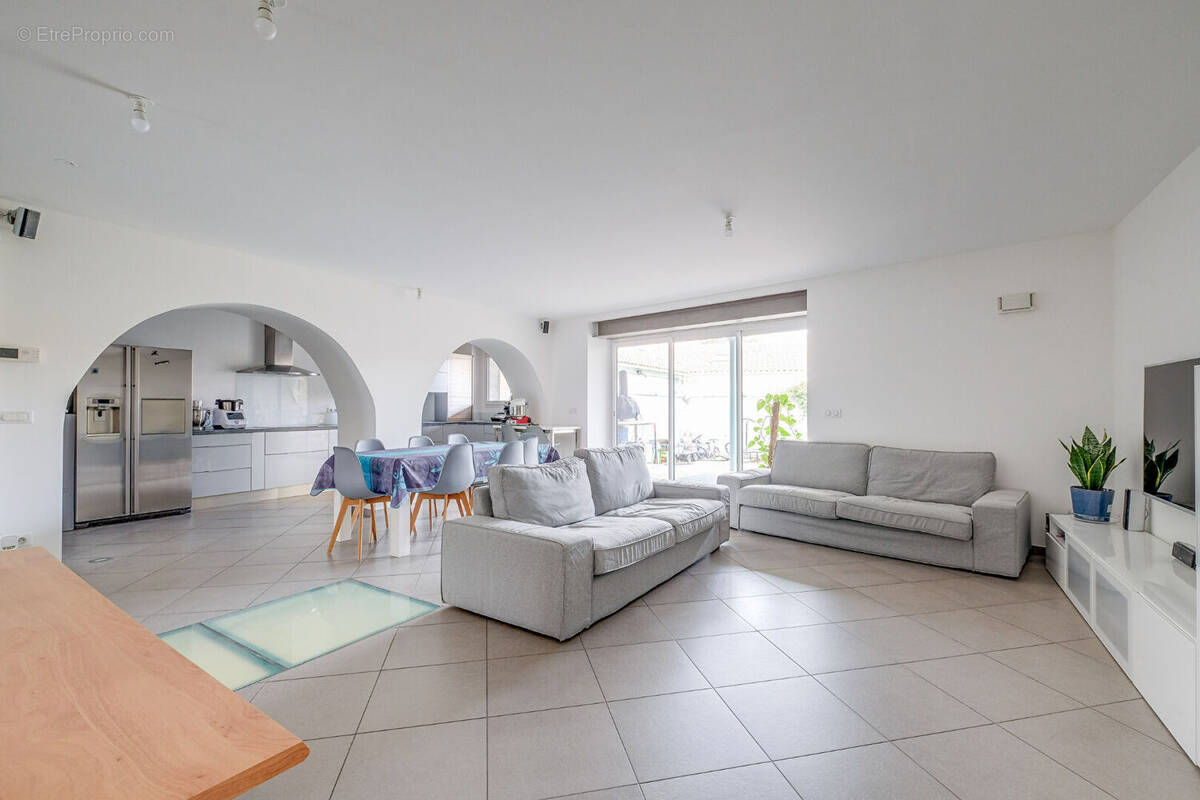 Appartement à MARSEILLE-3E