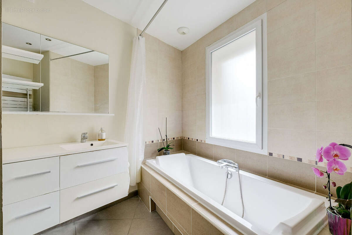 Appartement à MARSEILLE-3E