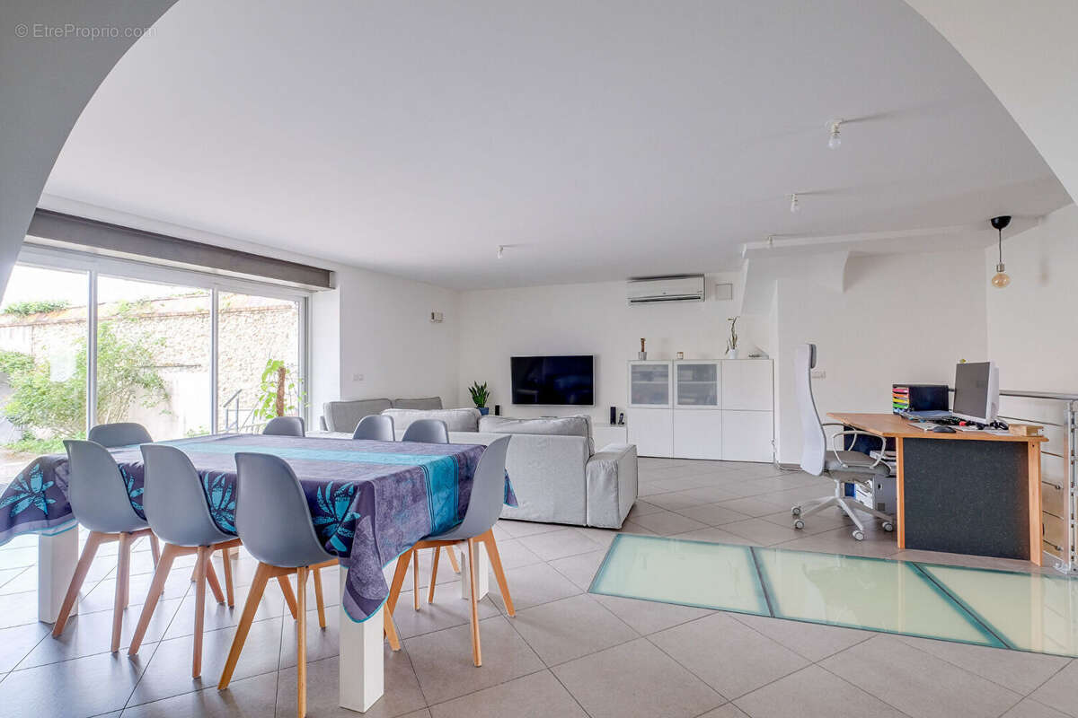 Appartement à MARSEILLE-3E