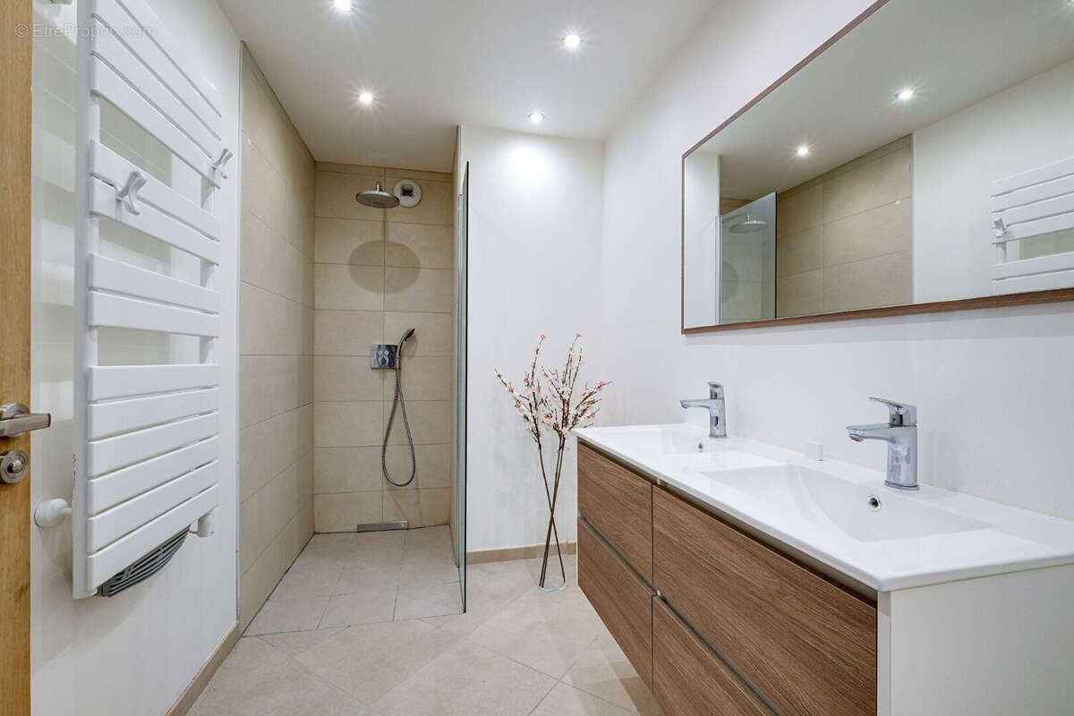 Appartement à MARSEILLE-3E