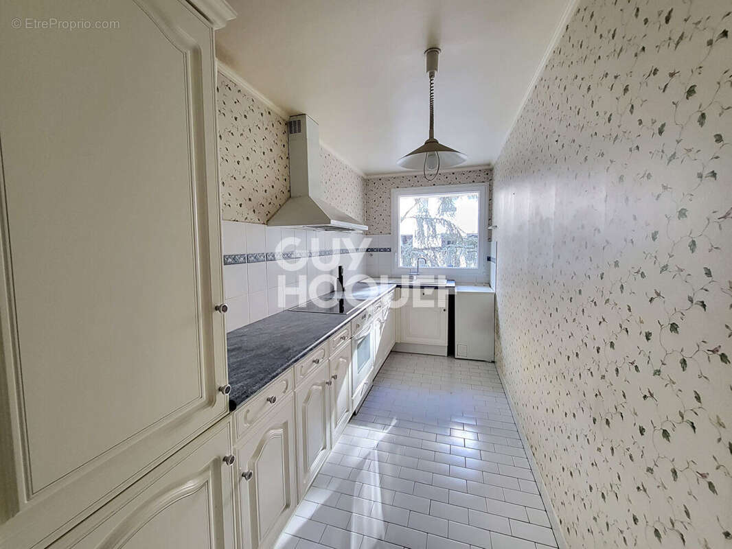 Appartement à LA CELLE-SAINT-CLOUD