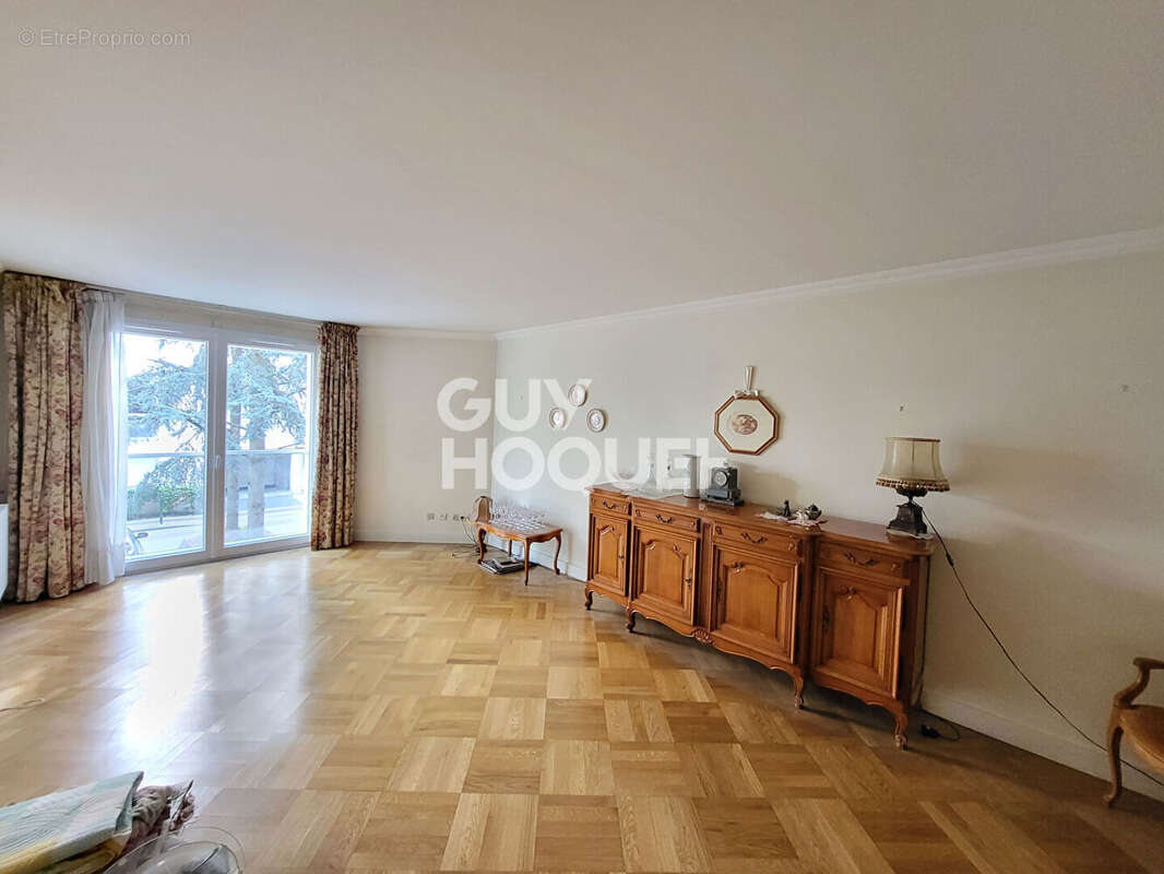 Appartement à LA CELLE-SAINT-CLOUD