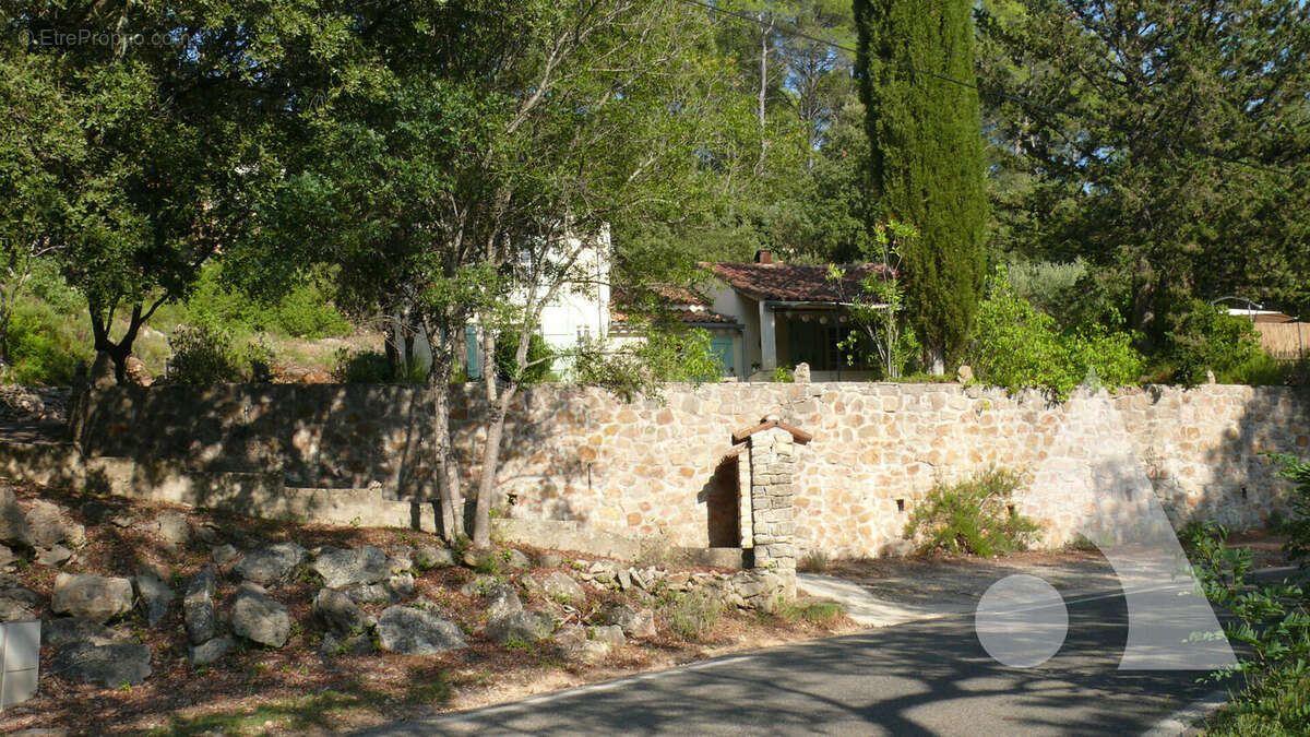 Maison à ENTRECASTEAUX