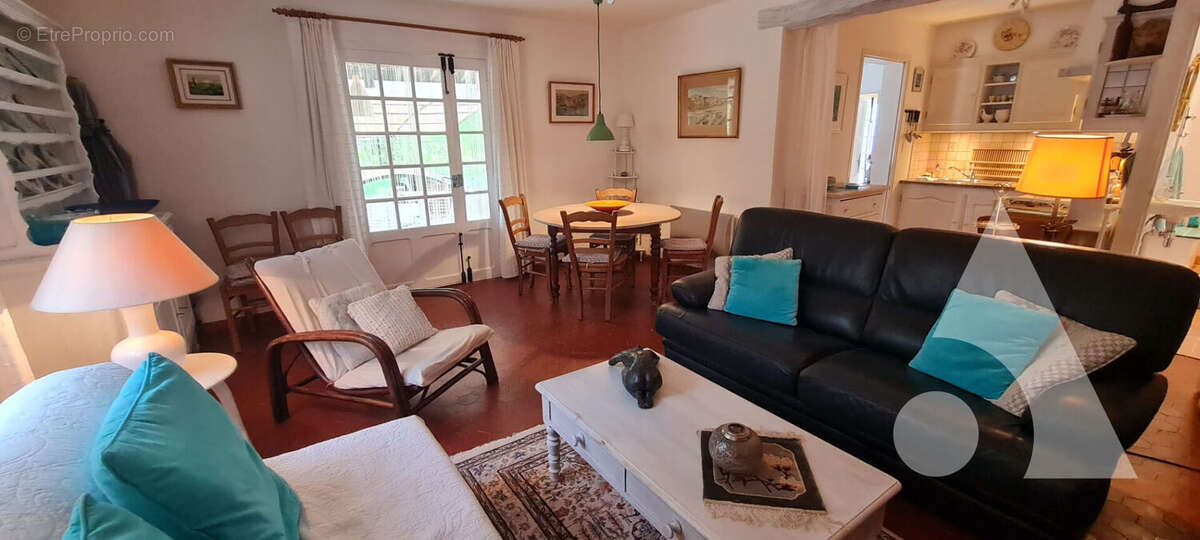 Maison à ENTRECASTEAUX