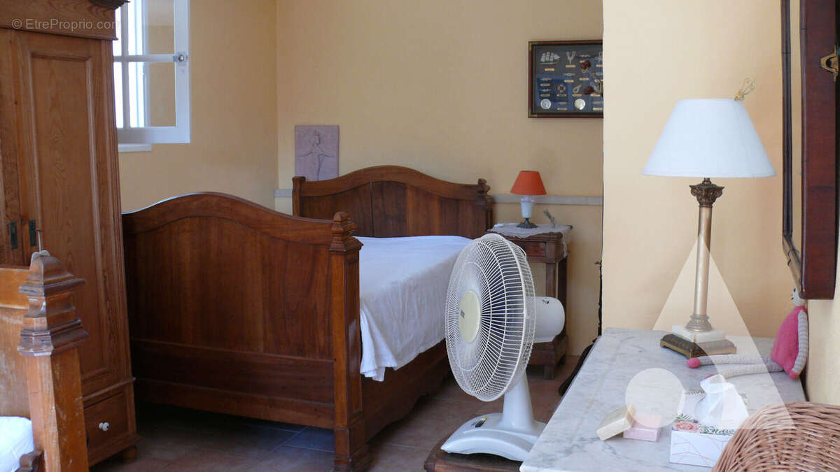 Maison à ENTRECASTEAUX