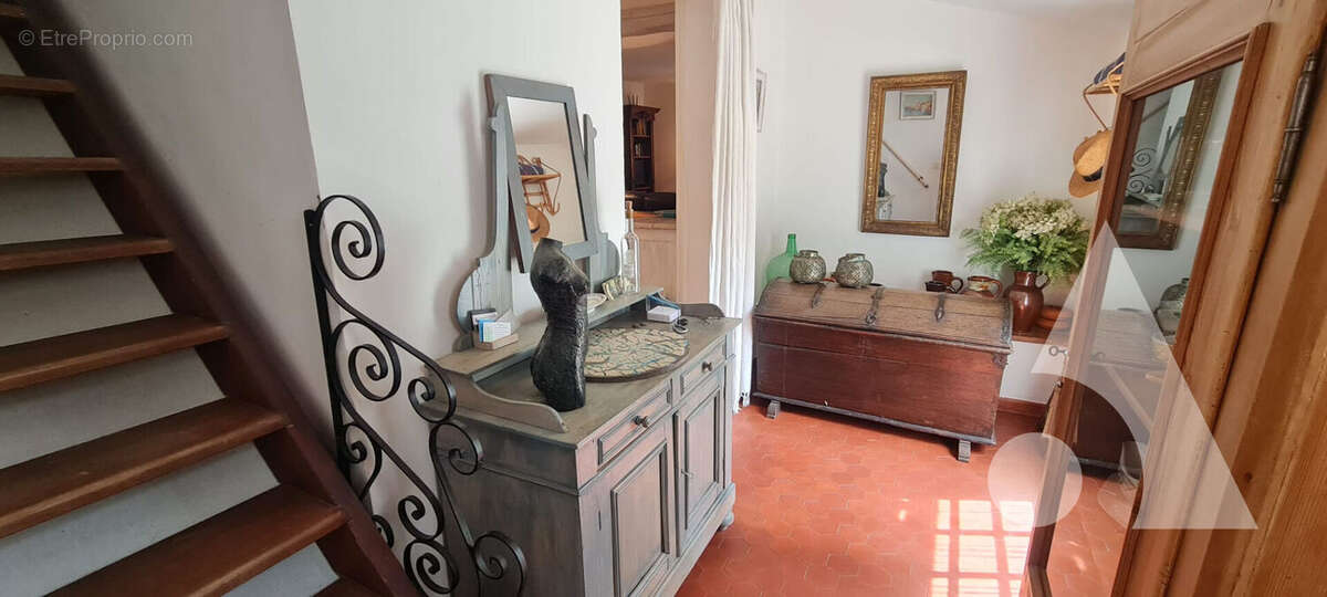 Maison à ENTRECASTEAUX