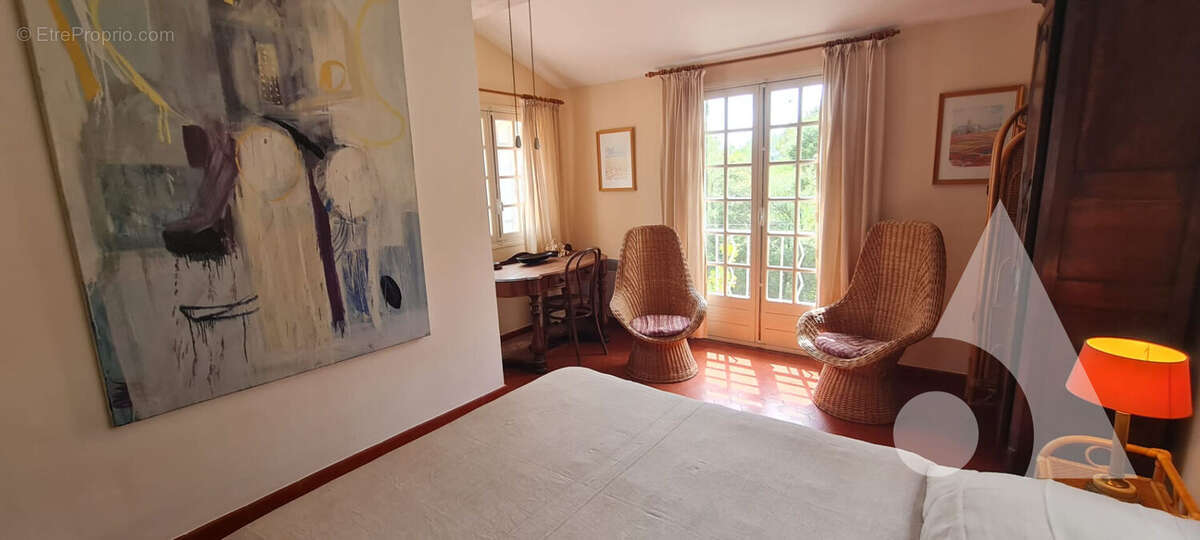 Maison à ENTRECASTEAUX