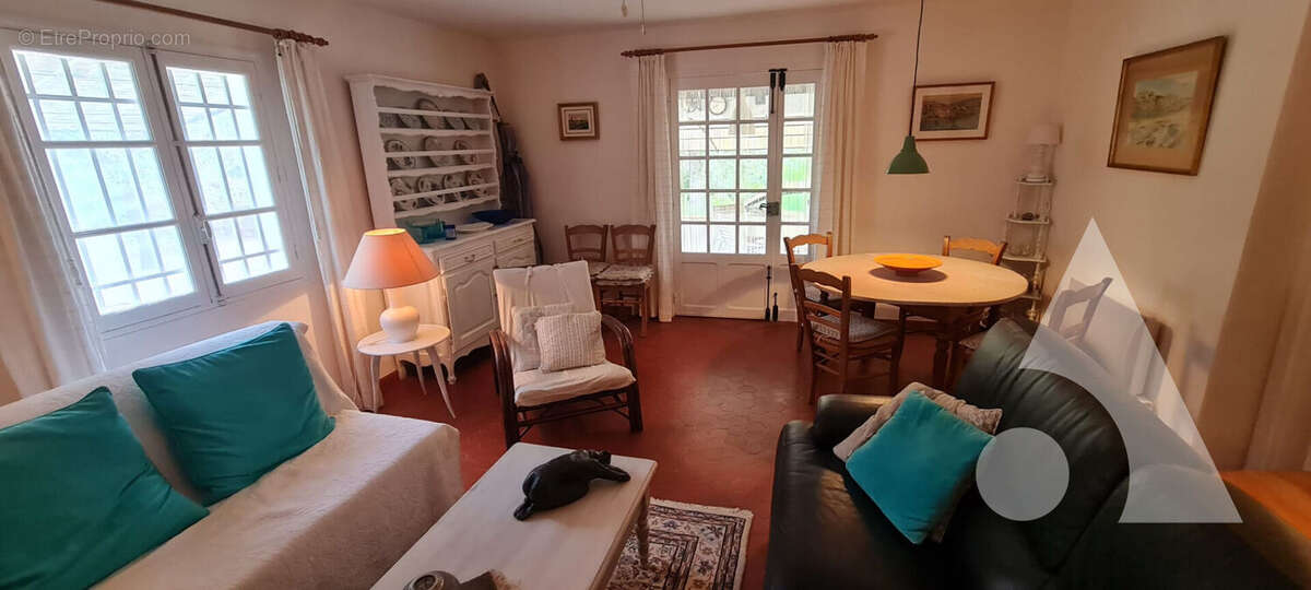 Maison à ENTRECASTEAUX