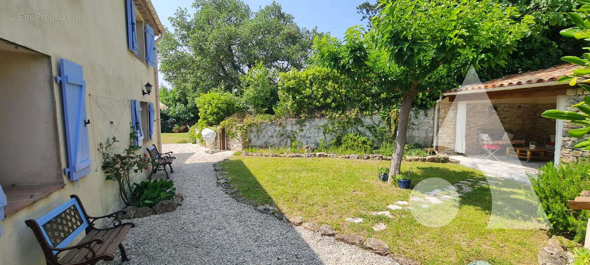 Maison à BAGNOLS-EN-FORET