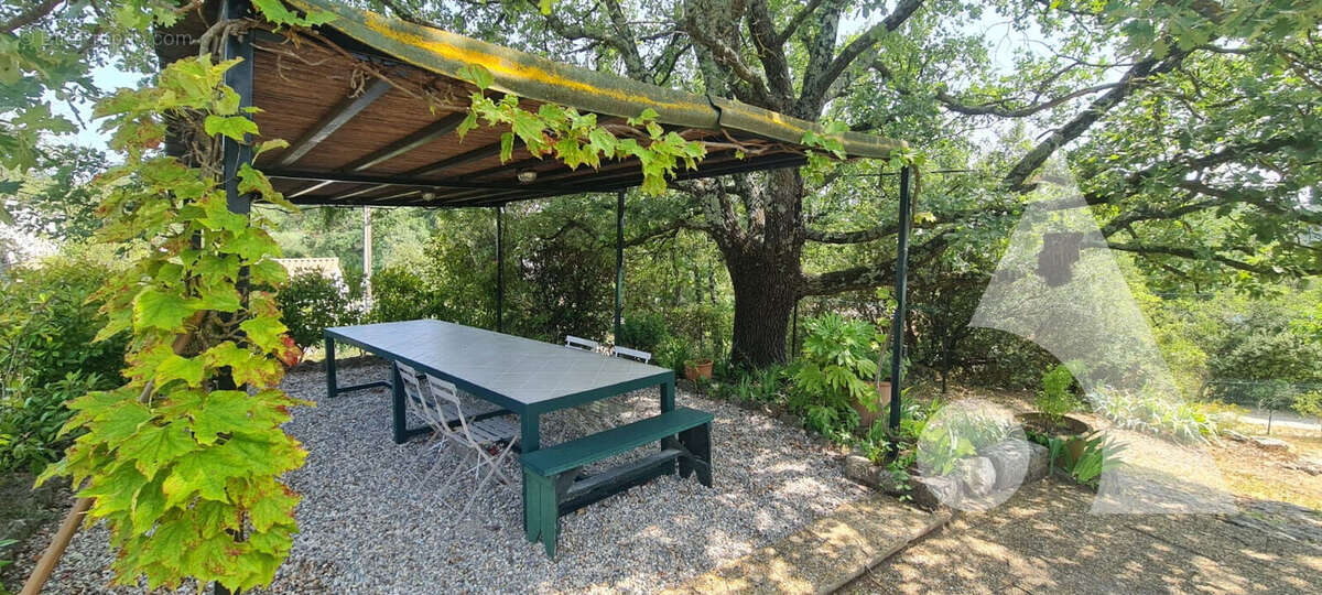 Maison à BAGNOLS-EN-FORET