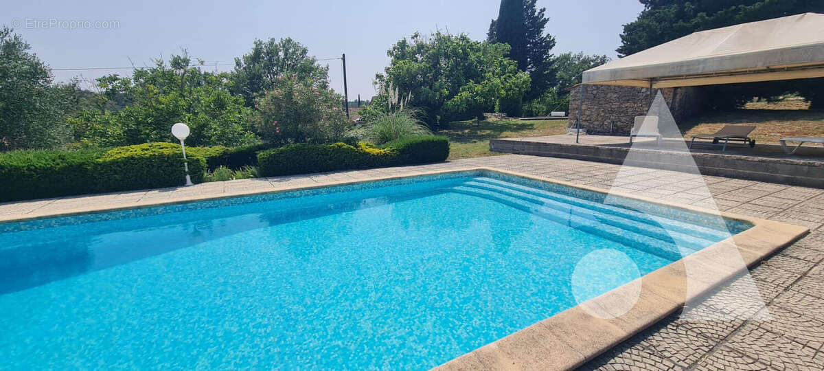 Maison à BAGNOLS-EN-FORET