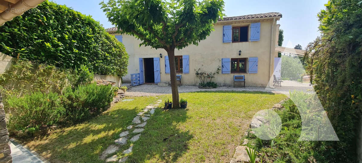 Maison à BAGNOLS-EN-FORET