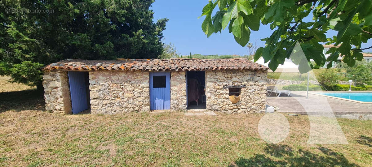 Maison à BAGNOLS-EN-FORET