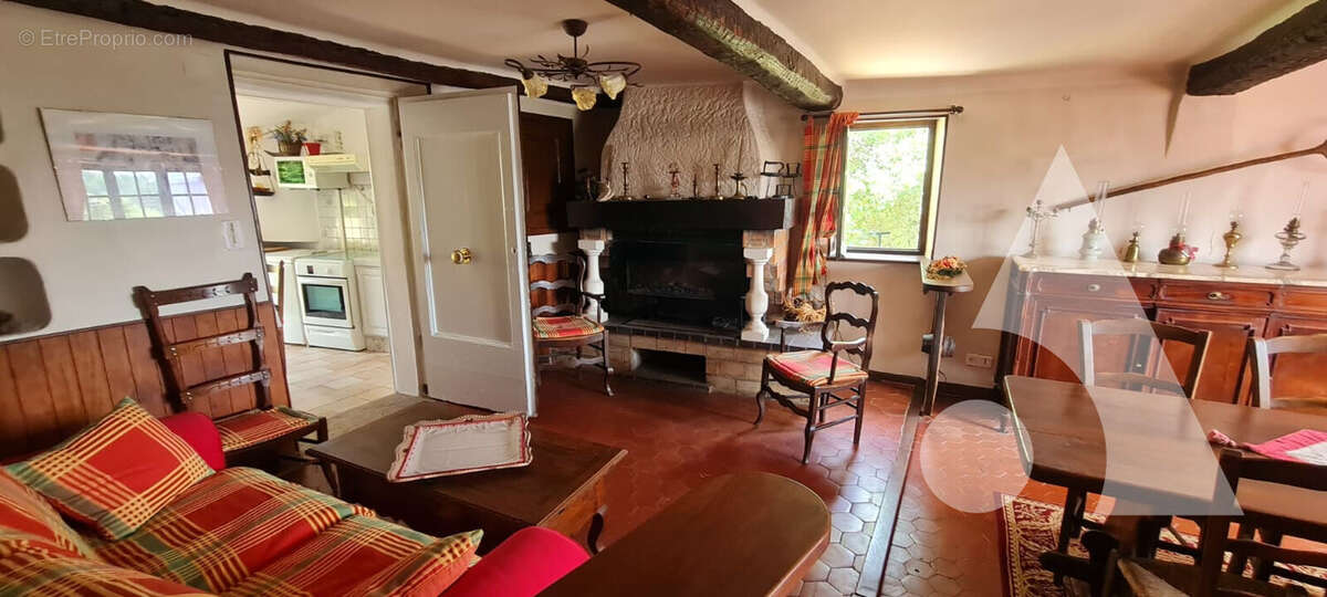 Maison à BAGNOLS-EN-FORET