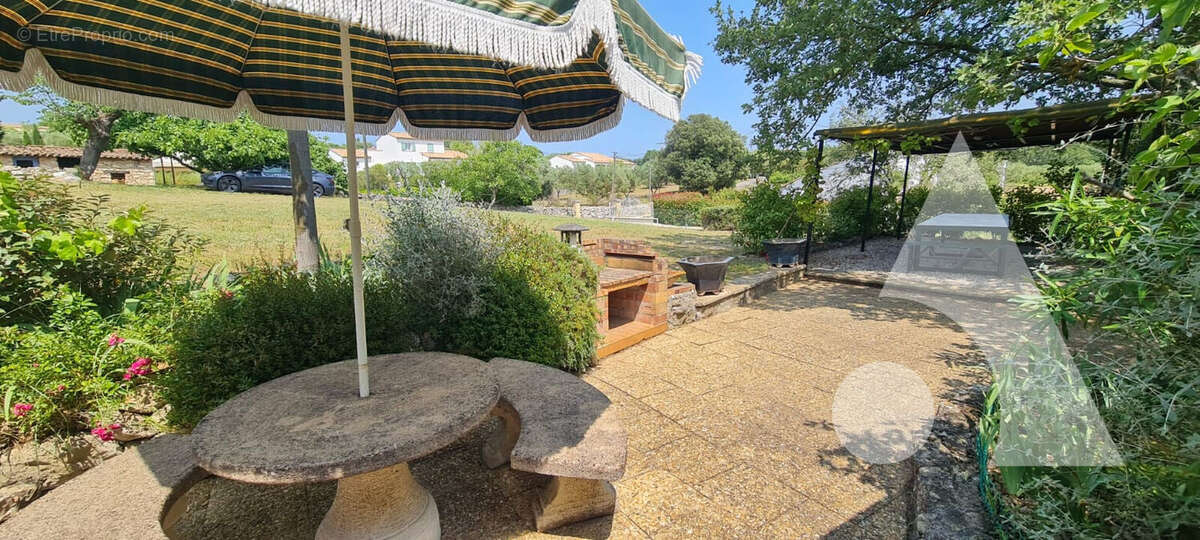 Maison à BAGNOLS-EN-FORET