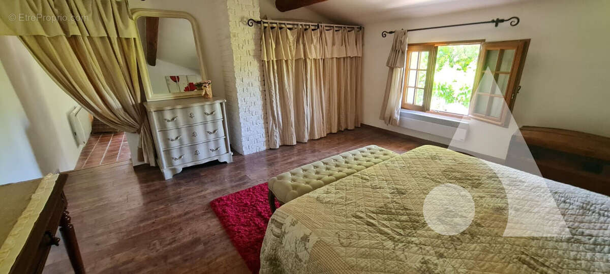 Maison à BAGNOLS-EN-FORET