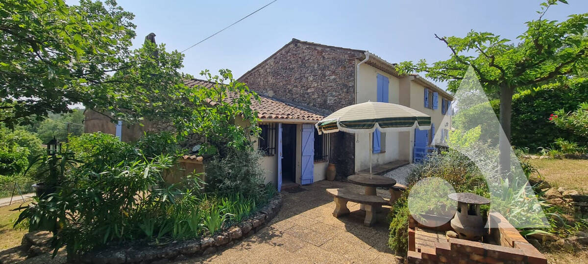 Maison à BAGNOLS-EN-FORET