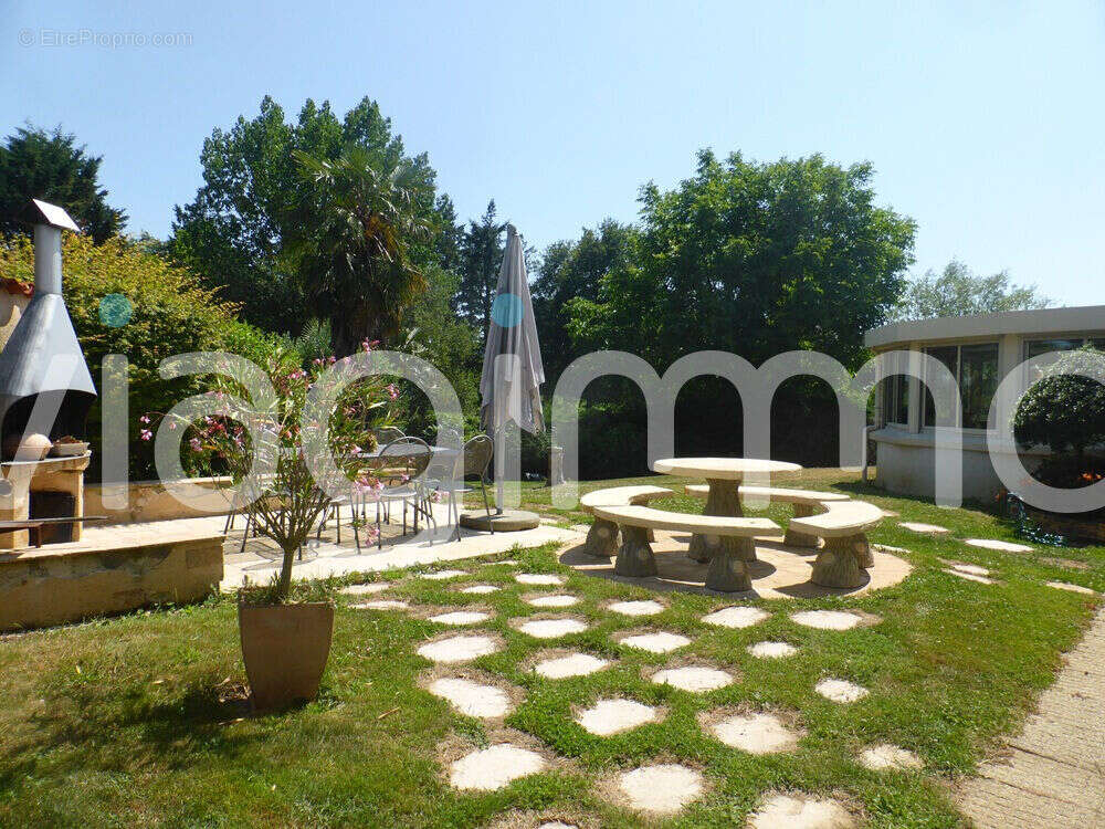 Maison à SAINT-PAUL-EN-PAREDS