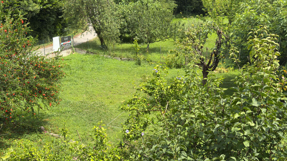 Terrain à LA TERRASSE