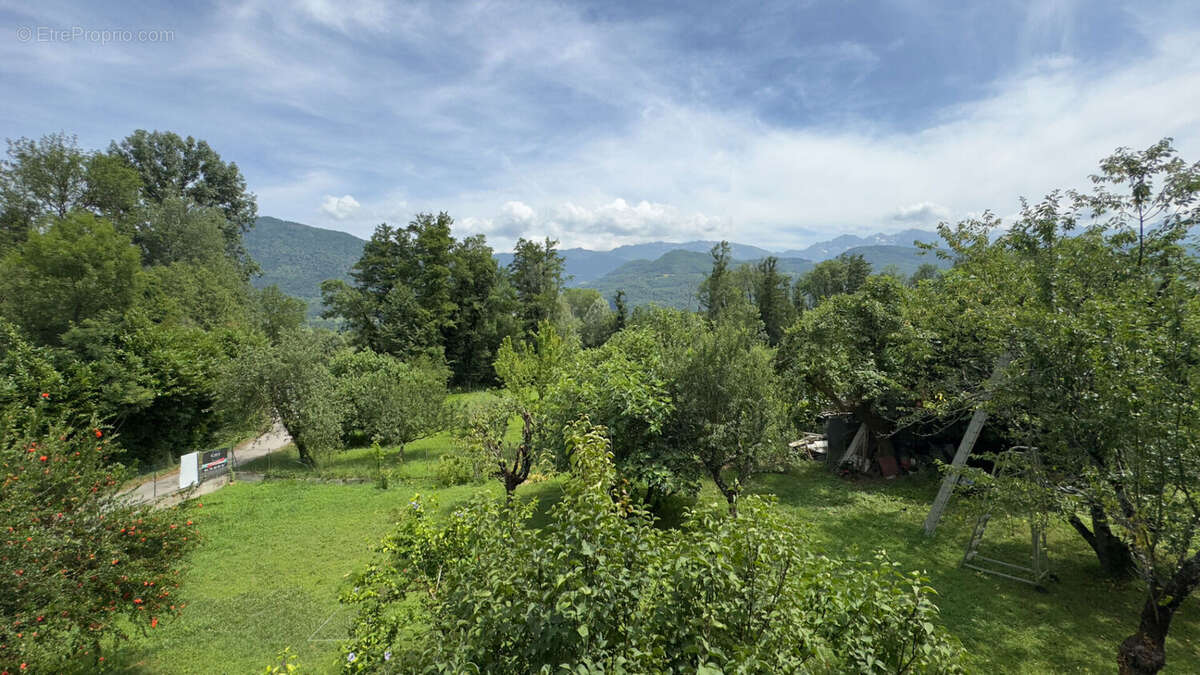 Terrain à LA TERRASSE