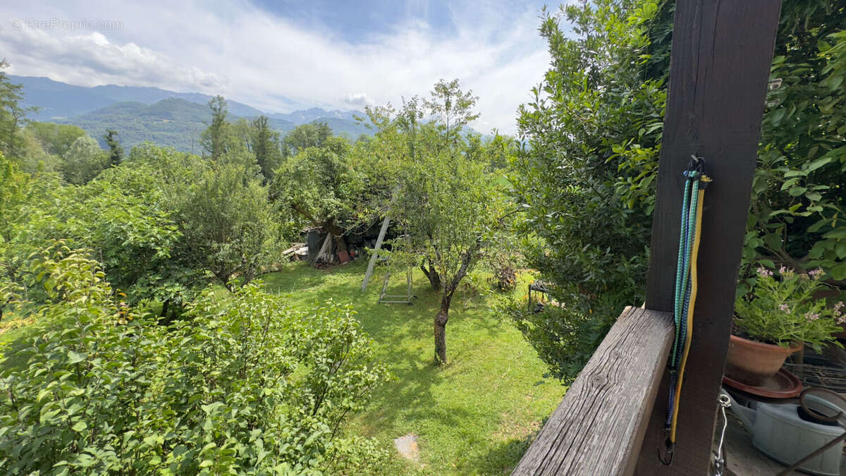 Terrain à LA TERRASSE
