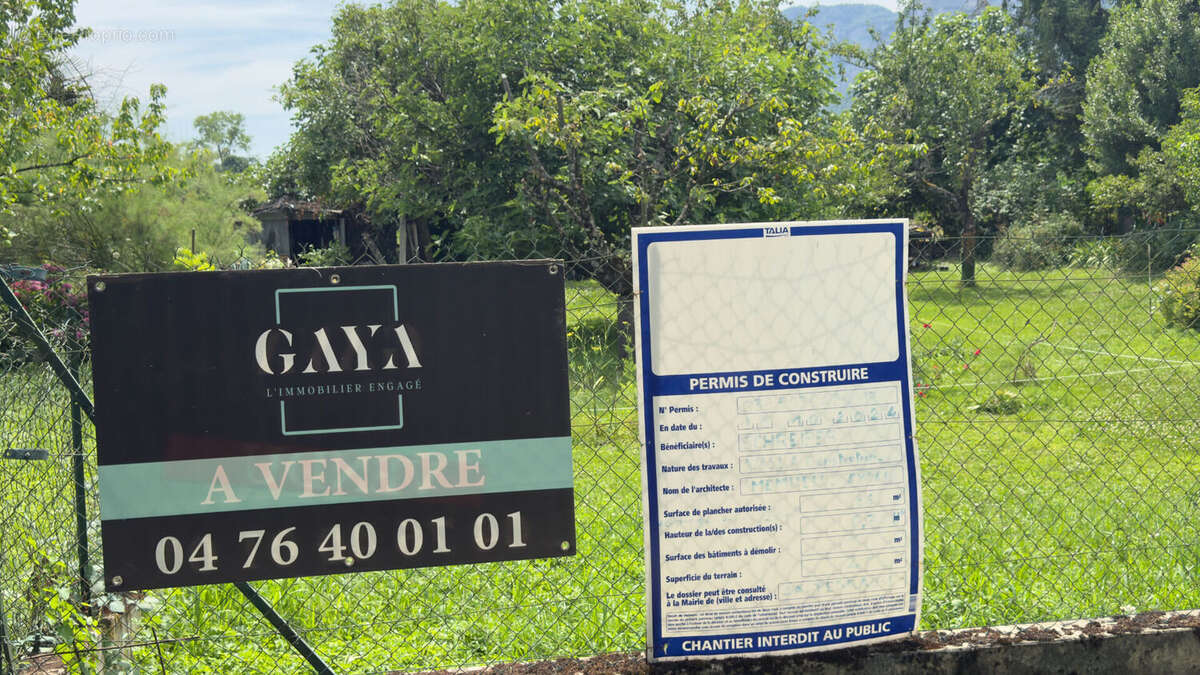 Terrain à LA TERRASSE