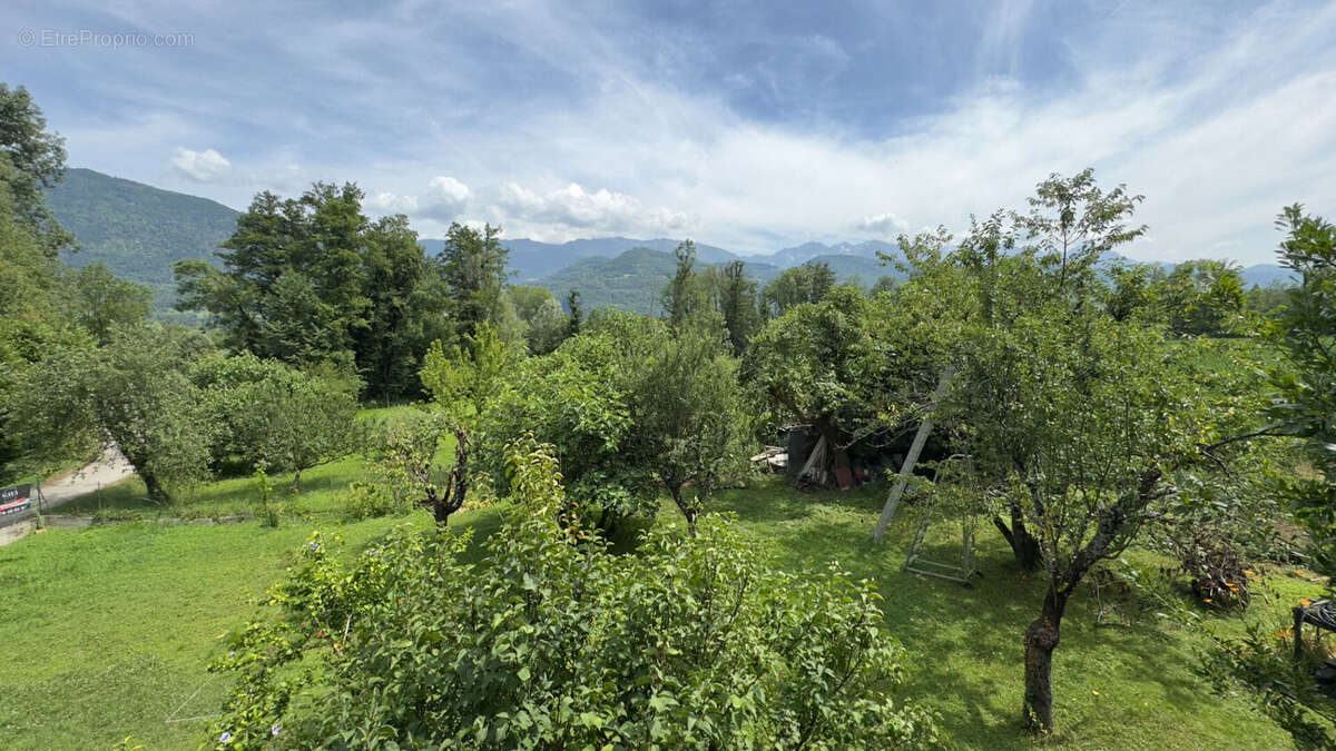 Terrain à LA TERRASSE
