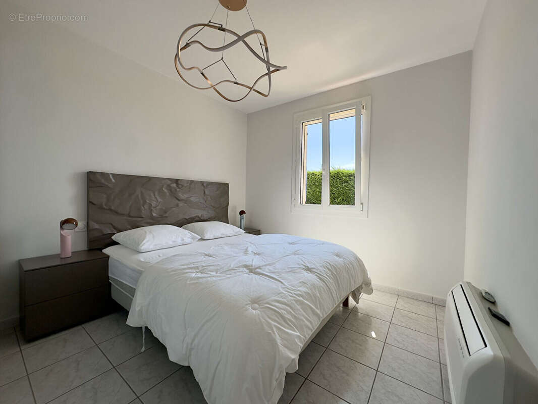 Maison à SAINTE-CECILE-LES-VIGNES