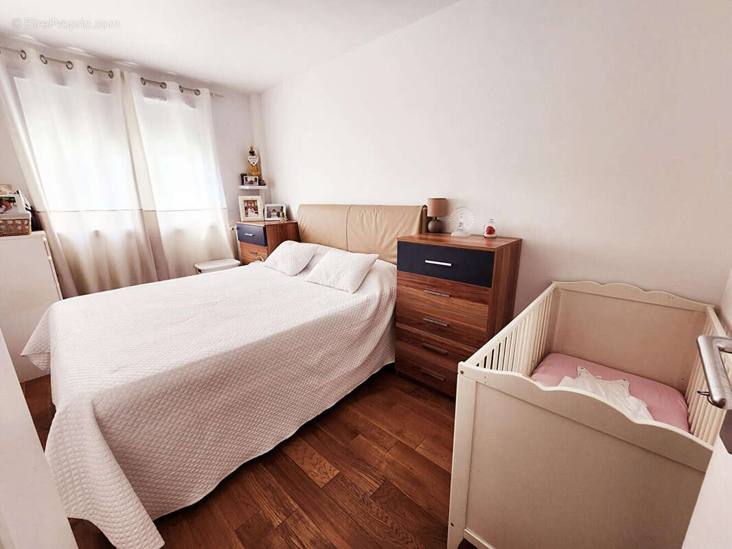 Appartement à LA GARENNE-COLOMBES